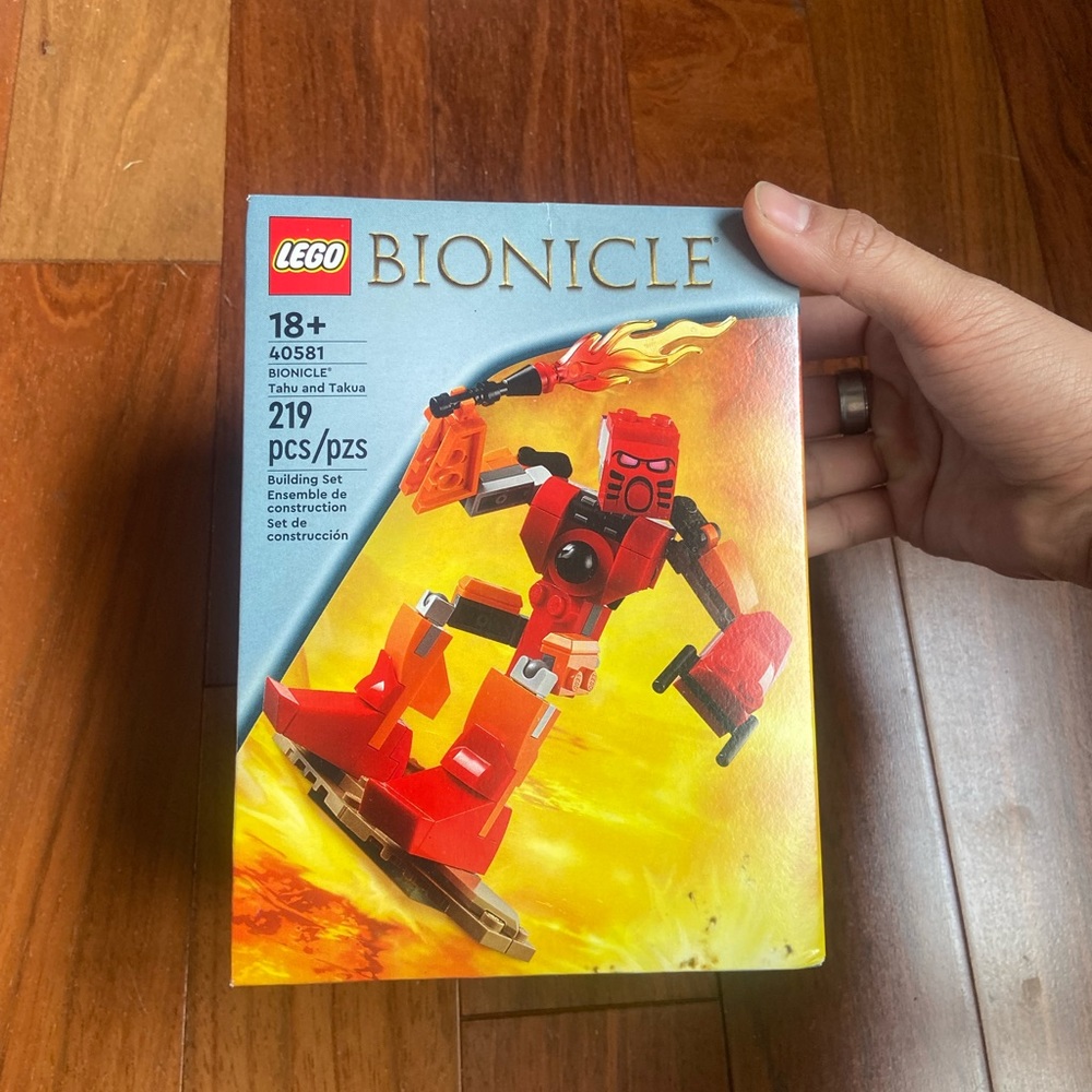 Lego Bionicle Tahu and Takua Set 40581